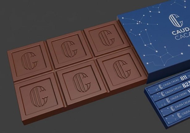 Tableta de chocolate con el monograma de Cauda Cacao
